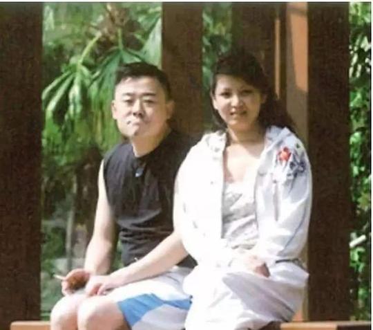 周立波为何抛弃与自己结过2次婚的张洁，转身就娶了二婚的胡洁