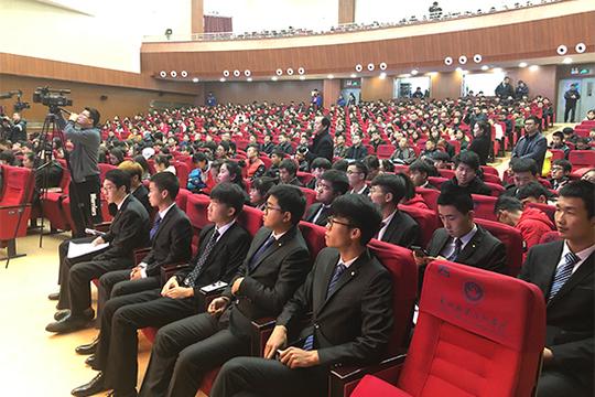 创新项目要突出项目关键技术的创新性和实用性,且有实际作品;创业实践