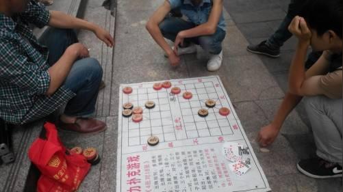 街头下个棋就被骗走5000?佛山民警揭露诈骗迷局