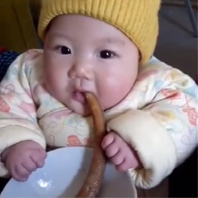 宝宝爱流口水是什么原因