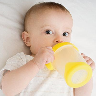 宝宝不吃奶粉怎么办,一喂就哭