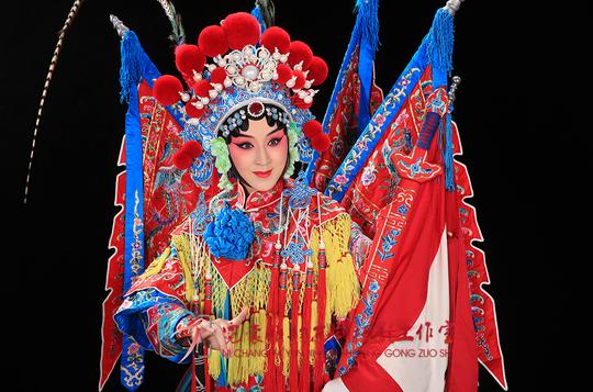 京剧《穆桂英挂帅》,是京剧大师梅兰芳等艺术家于1959年由同名豫剧