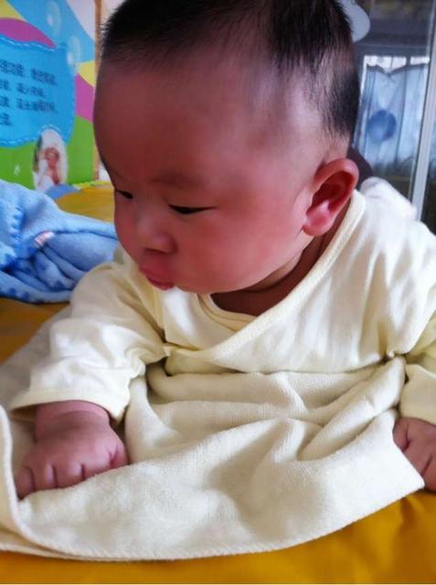 孩子三个月了还不会翻身怎么办