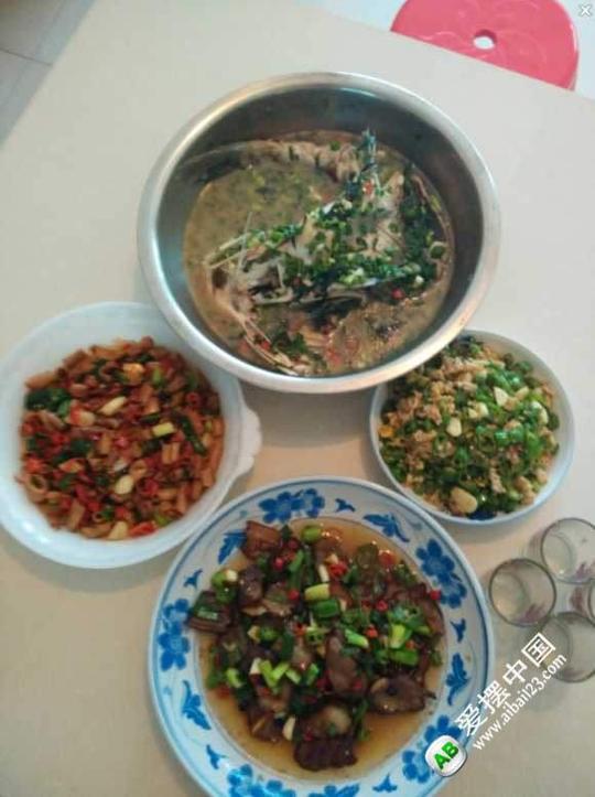 农村90后小鲜肉富二代裸身的摆夜宵摊