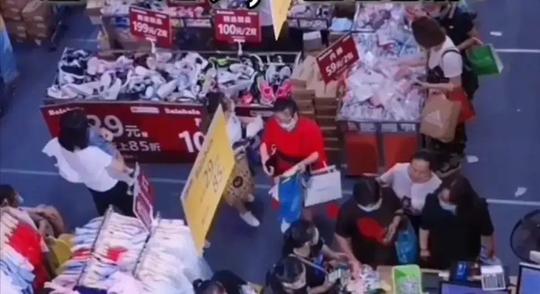 夜市地摊偏门小生意(冷门摆地摊副业月入过万)