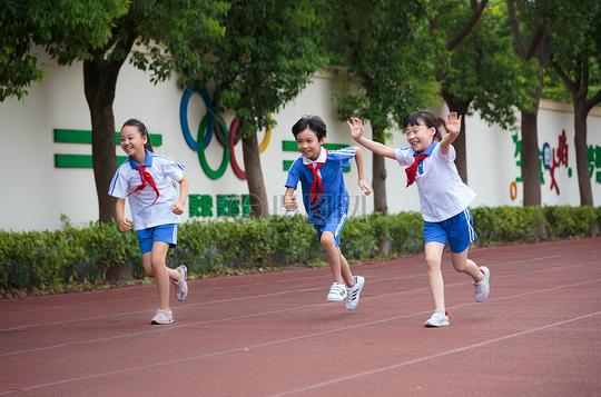 学生操场跑步运动图片素材_免费下载_jpg图片