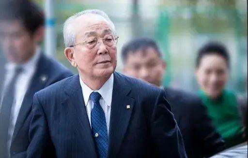 新知达人,稻盛和夫:独立思考前进的方向，成为开拓者。