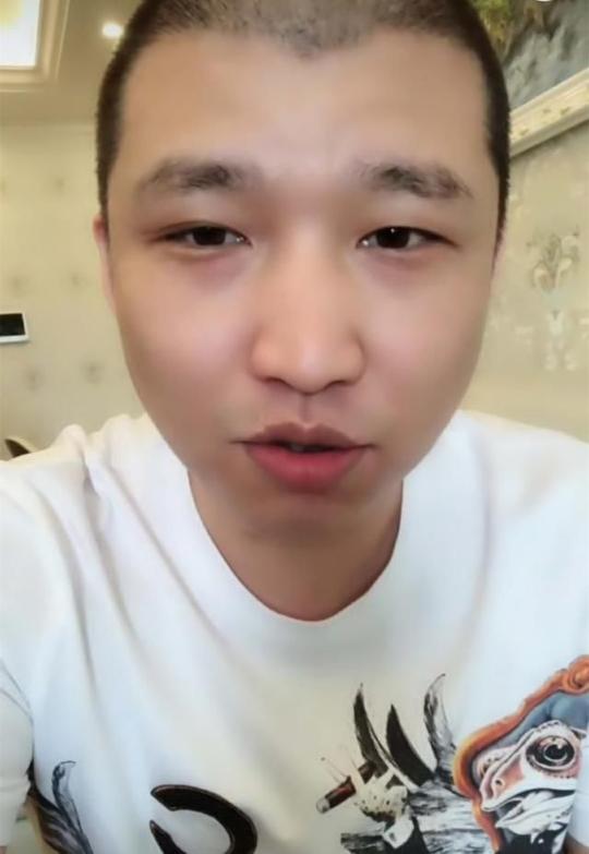 二驴怒骂快手一哥"狗屁不是",惨被封号!