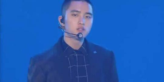 exo剪短头发一袭黑色主题衣服帅气连唱三首歌