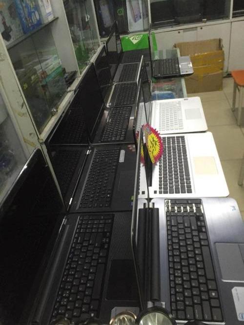 实体店专售二手本及手机