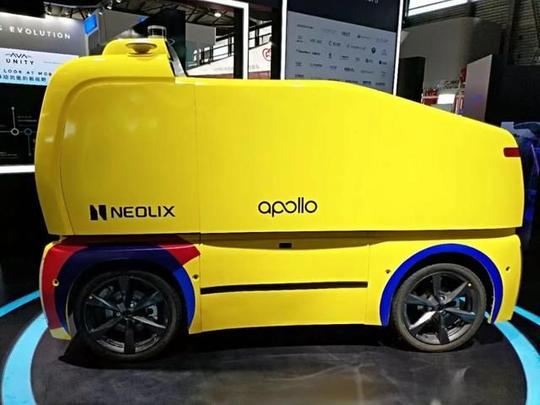 再来看这个,apollo与自动驾驶创业公司新石器合作的物流运输车,仍然