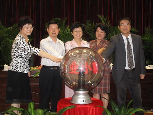 3200万元扶持妇女创业小额贷款项目启动
