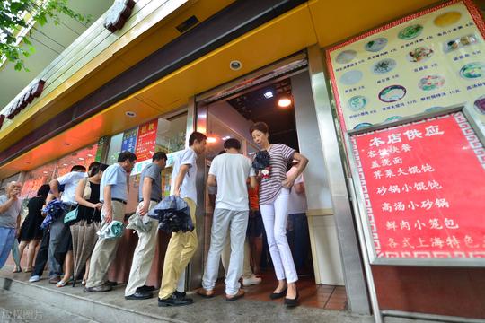 开个早餐店要多少钱合适(早餐店的成本与利润)