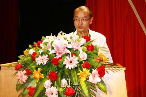 中南大学创业明星李海星在湖南省大学生自主创业典型报告会上发言