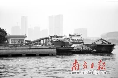 一半污泥无出路滋生偷排暴利灰色产业链(组图)