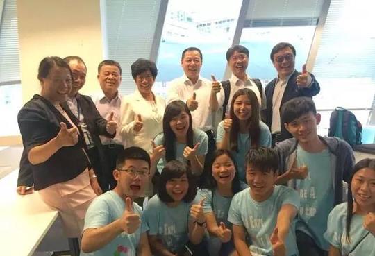 访问香港时与参加两岸四地五校学生"创新,创意,创业"的同济学子们互动