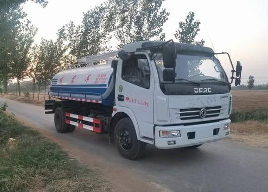 供应3吨三轮吸粪车