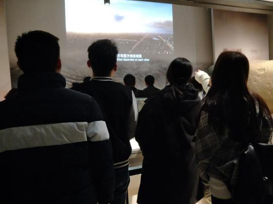 继续革命前辈奋斗终身的事业,积极发挥大学生团员&lt;/strong&gt;的特色,积极推动