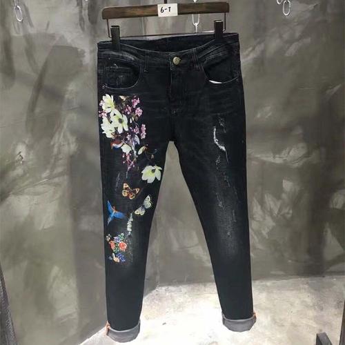 行业:服饰鞋包/地址:商品永久链接:欧货潮牌花朵印花黑色破洞