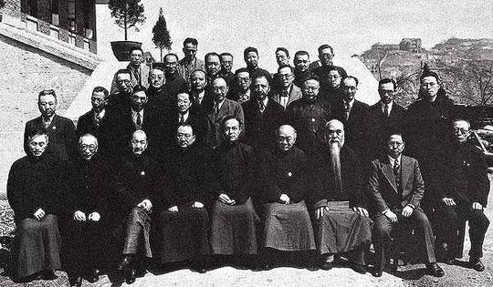 一介平民逼走两任国家总理,烧外交部长豪宅,砸鲁迅兄弟饭碗,一生怼人