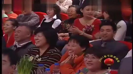 小品《免费电话》,大兵揭穿“免费手机”骗子!