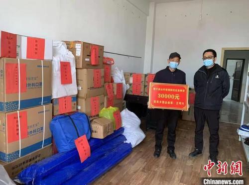 福清市高山镇乡贤王可兴捐赠价值三万元的防疫物资。福清市高山镇供图