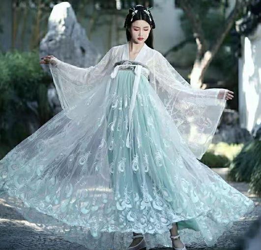 珍藏版"绝美汉服",挡不住的美腻和仙气,汉服娘吃土都