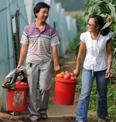 大学生村官夫妻的创业生活