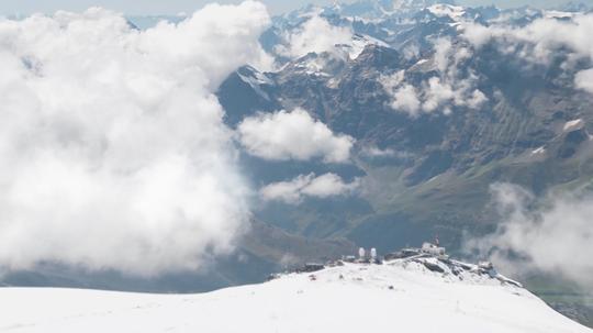 震撼雪山气势磅礴_3840x2160_高清视频素材下载(编号