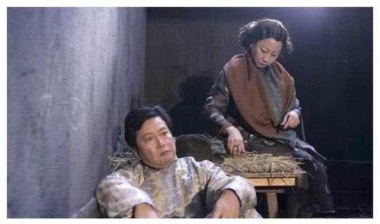 “包租婆”元秋:被父母嫌弃，被渣男抛弃，独自一人将儿女养大