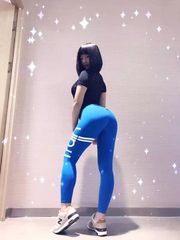 美女健身翘臀肌肉性感gif动图