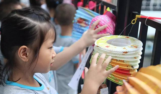 幼儿园中秋节庆祝活动报道