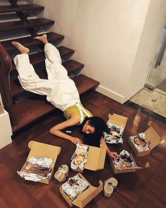 最近流行的摔倒炫富,你们感受下_搜狐搞笑_搜狐网