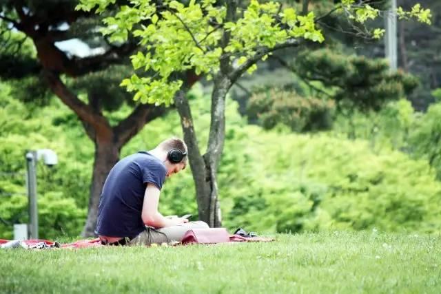 夏季穿什么衣服不容易被蚊子咬