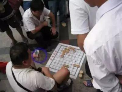 江湖骗术又现深圳街头这种"残局"你还想赢?
