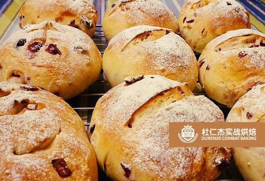 烘焙班精致生日蛋糕做面包烘培学校输入90后创业团队