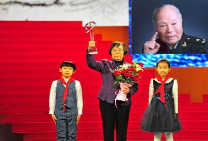 2019感动中国十大人物事迹及颁奖词最全整理,绝佳作文素材!