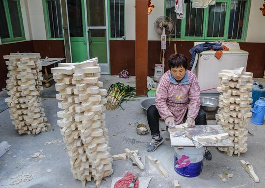 农村大姐家庭作坊小生意年销八九十万