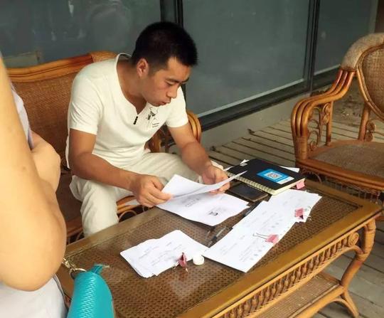 记者暗访申城招工骗局:在赶集网上招聘迪士尼员工,多人流水线般行骗