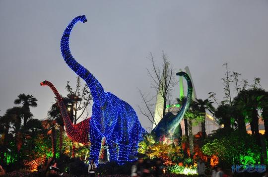 一家三口感受惊魂之夜——恐龙园万圣节