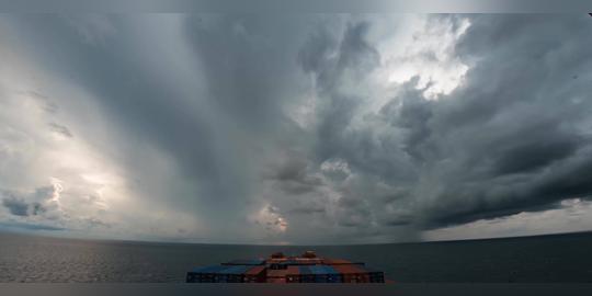 30天尕海雷暴暴雨繁忙交通_3840x1750_高清视频素材