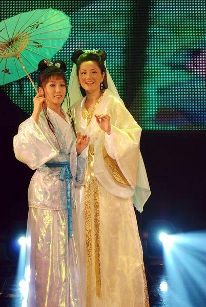 谢楠,瞿颖《年代秀》演绎小青,白娘子