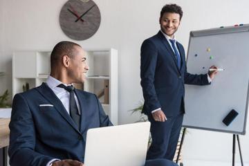 黑人办公室手势兴奋图片