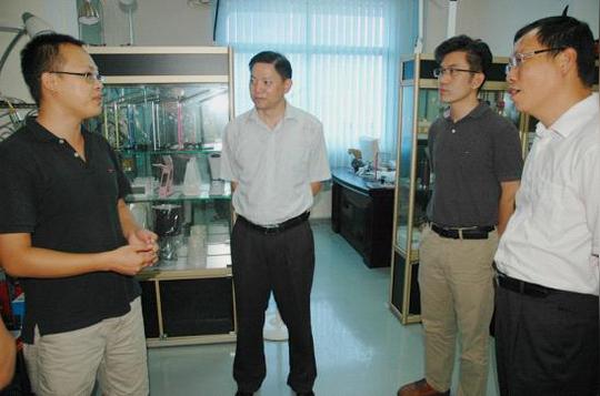 葛国兴一行先后来到顺德创业孵化基地北滘电商园区,飞鱼视觉工厂