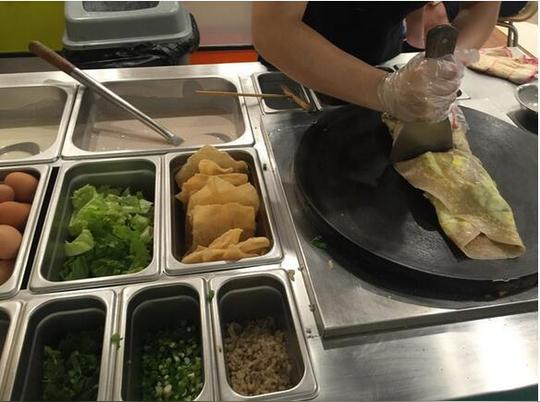 现在创业做什么项目好?石小沫煎饼果子店早开业早赚钱