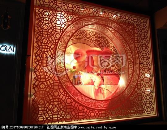 ￥100关键词:罗莱家纺橱窗床上用品大红色中国红橱窗图片