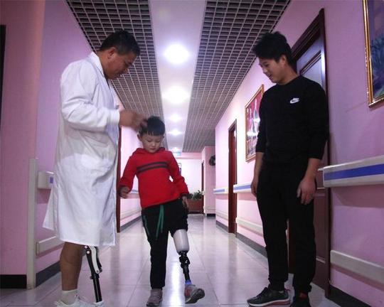 追贼致残小伙创业卖假肢公司8成员工是残疾人
