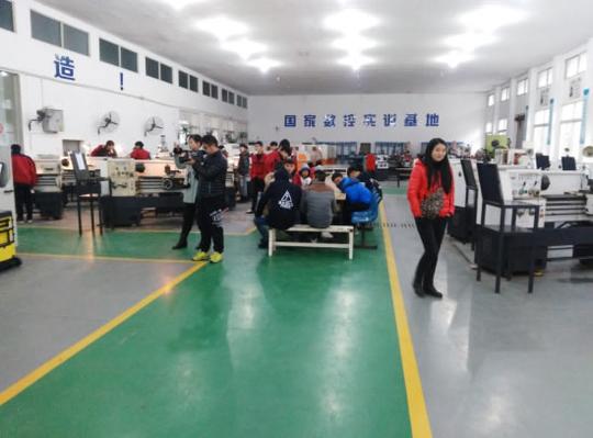 荆州电视台走进创业学校报道学校就业培训
