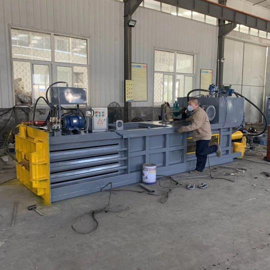 厂家直销液压打包机金属小型废铁压块机卧式节能型废旧金属压块机