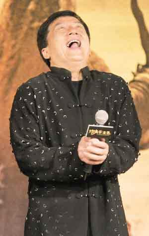 成龙说起生意滔滔不绝打算开电影用品超市(图)